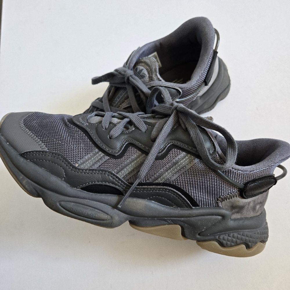 Adidas Originals Ozweego Runner Trainer Shoes Dark Gray Men’s Size 8.5 - Picture 2 of 8
